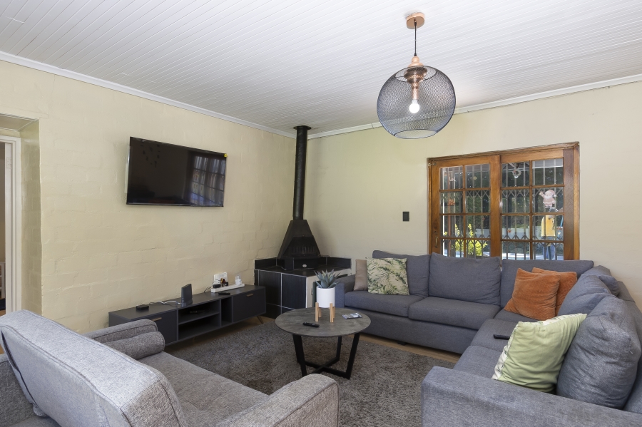 4 Bedroom Property for Sale in Sir Lowrys Pass Village Western Cape